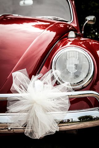 Comment bien choisir une voiture de mariage